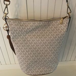 Michael Kors Crossbody Purse-like new